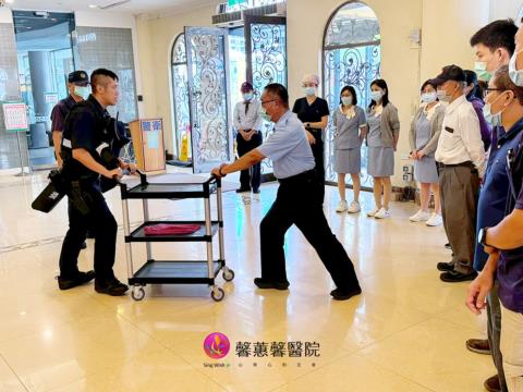 🚔🛒 推車變神盾！馨蕙馨攜手警方強化醫療安全防護